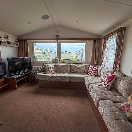 Great 8 Berth Caravan For Hire At St Osyth Beach In Essex Ref 28123Gc Clacton-on-Sea Dış mekan fotoğraf