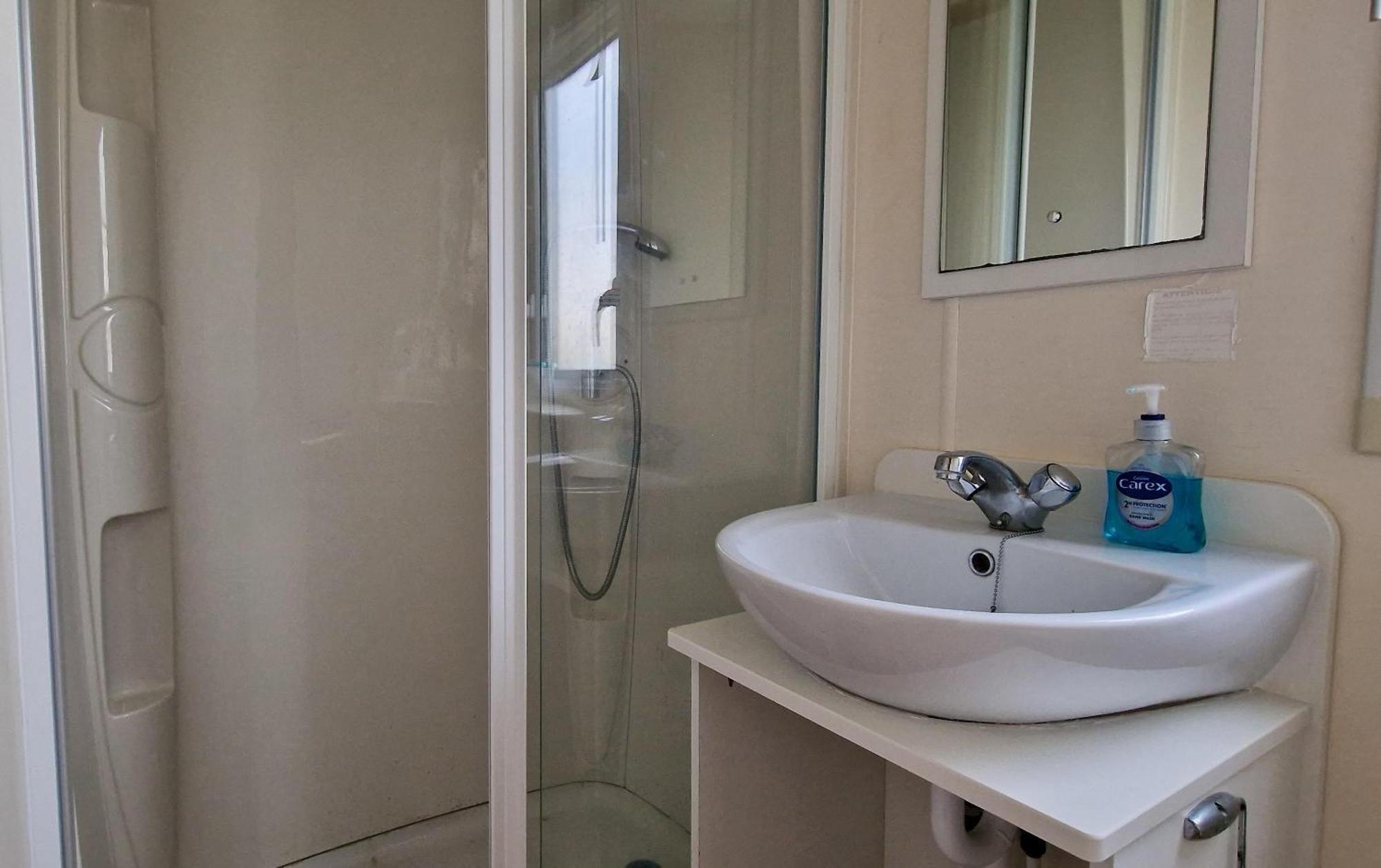 Great 8 Berth Caravan For Hire At St Osyth Beach In Essex Ref 28123Gc Clacton-on-Sea Dış mekan fotoğraf